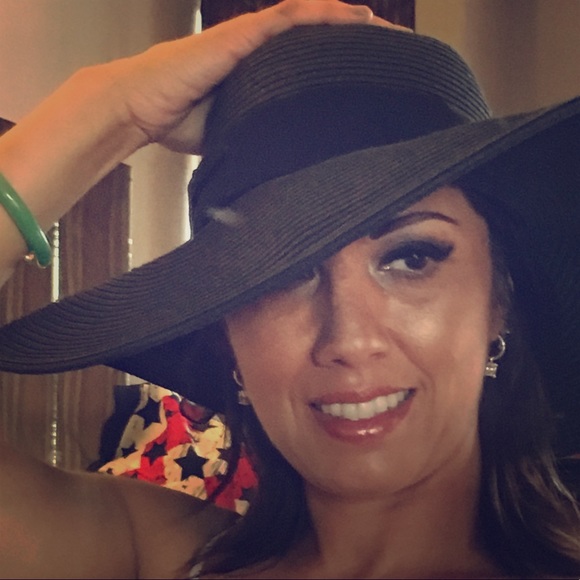 Meet your Posher, Angelina - Picture 1 of 4